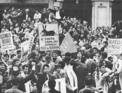 http://www.leftcom.org/files/styles/galleryformatter_slide/public/1962-07-07-piazza-statuto.jpg