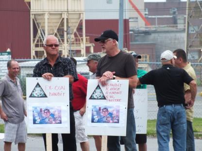 Manifestation devant l’usine Papier Masson en 2014
